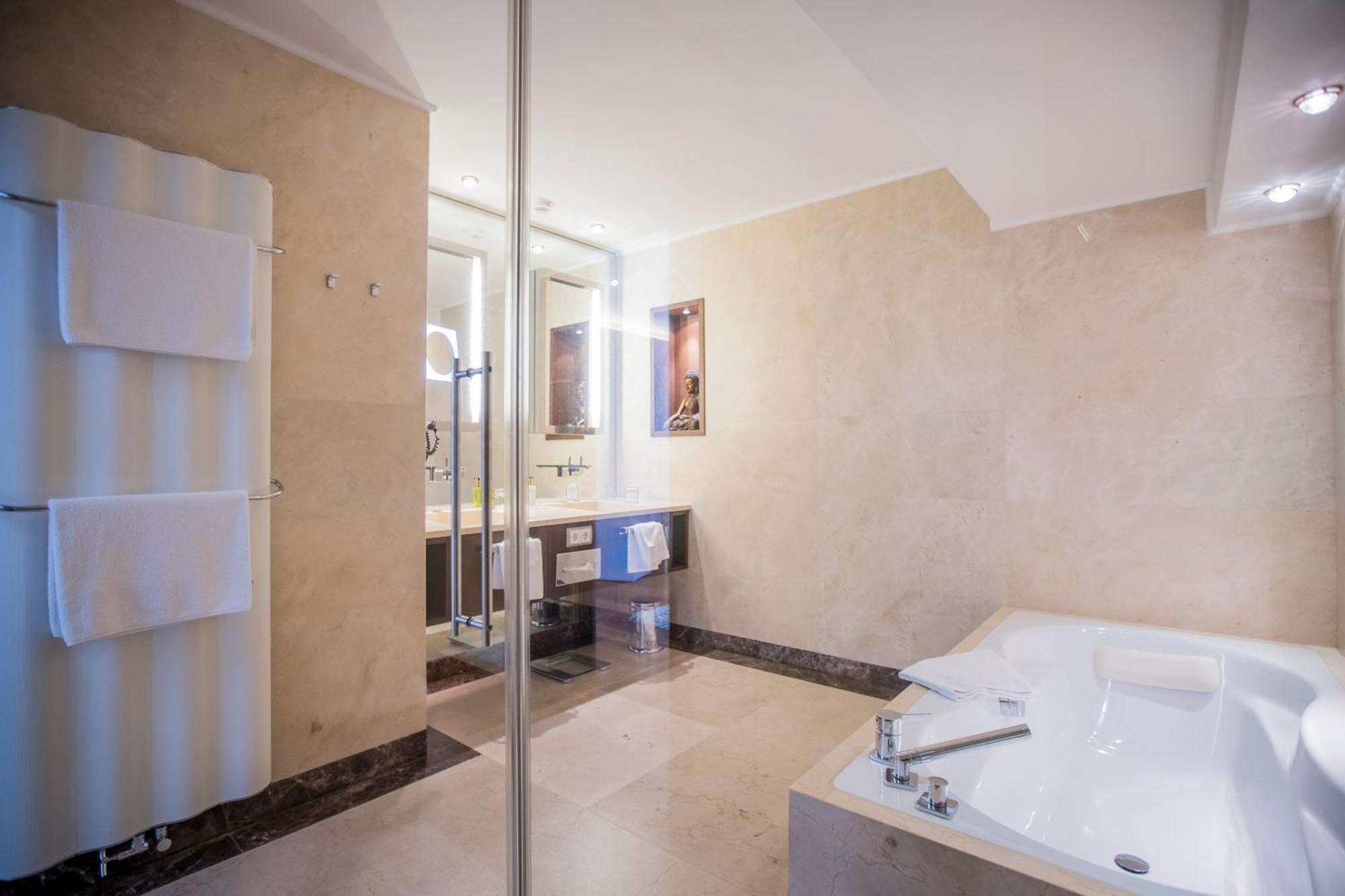 Iris Porsche Hotel & Restaurant Мондзе Екстер'єр фото
