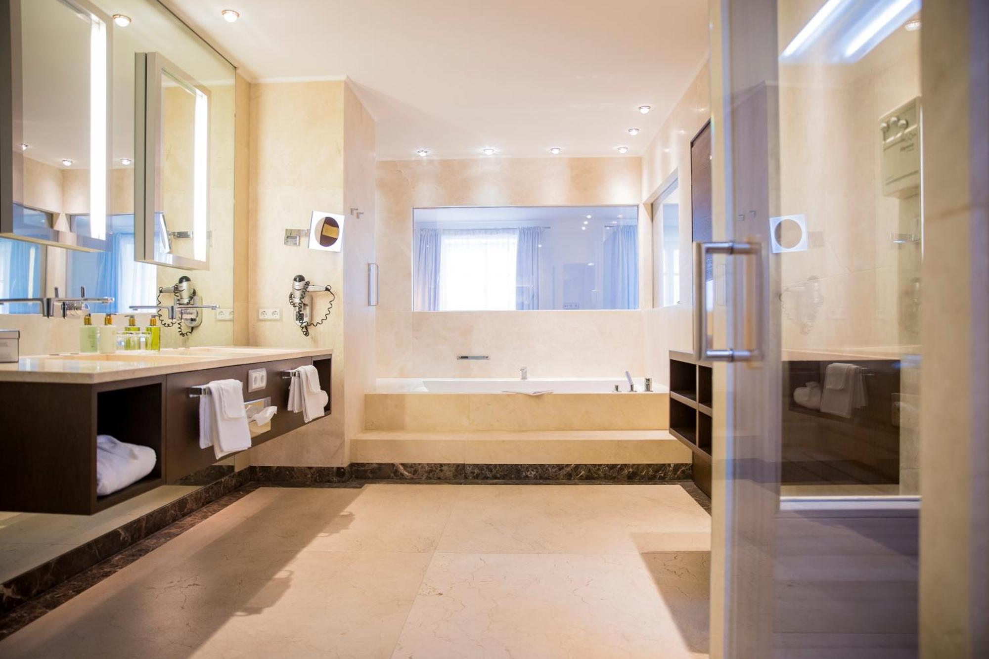 Iris Porsche Hotel & Restaurant Мондзе Екстер'єр фото