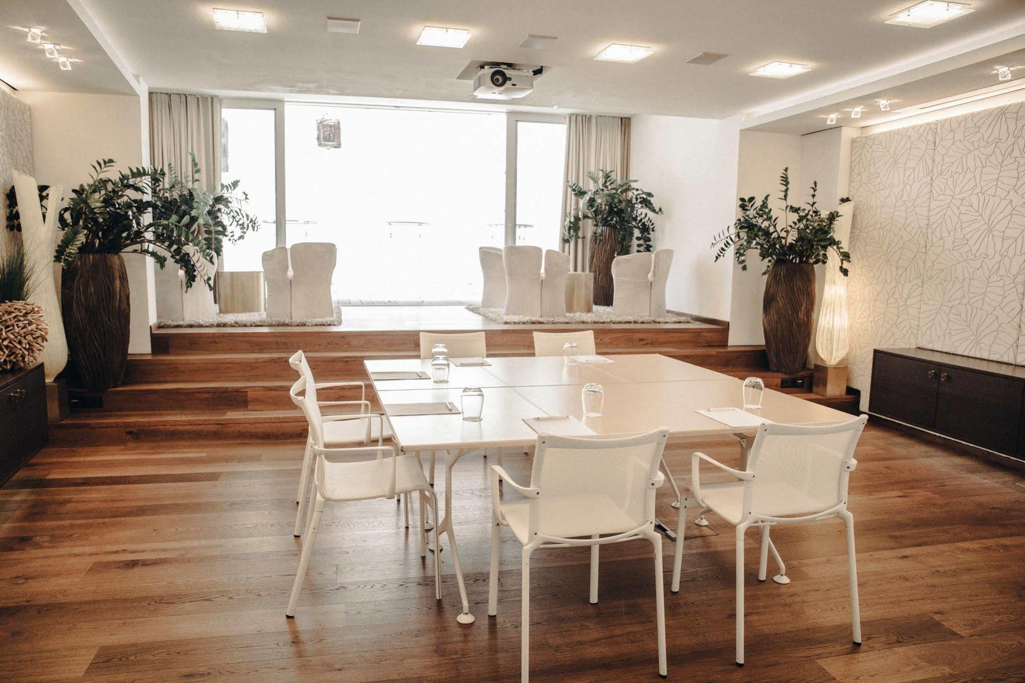 Iris Porsche Hotel & Restaurant Мондзе Екстер'єр фото